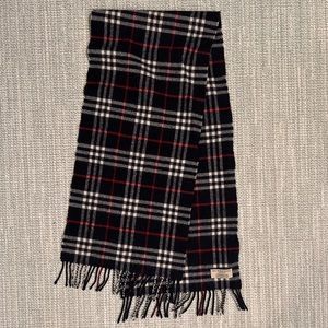 Burberry London lambswool navy check scarf
